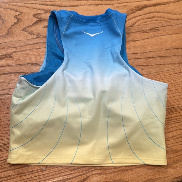 Rabbit hoka crop top - Picture 4 of 5